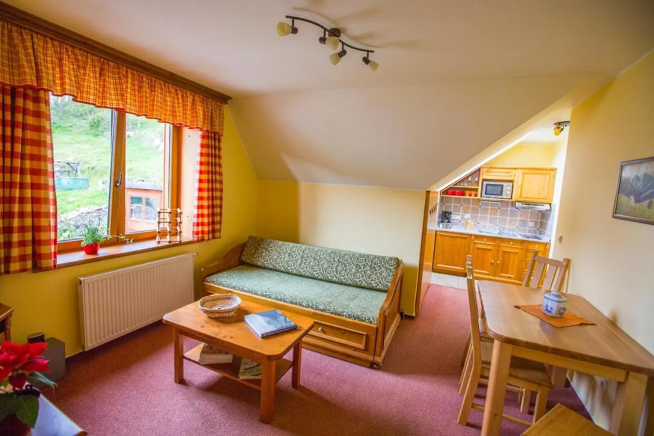 Happy House Apartments & Sauna Špindlerŭv Mlýn 4*,